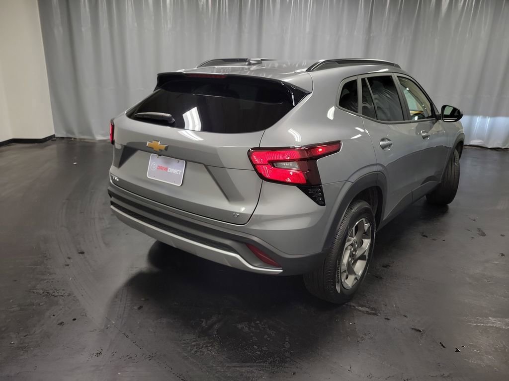 Used 2025 Chevrolet Trax LT image 8
