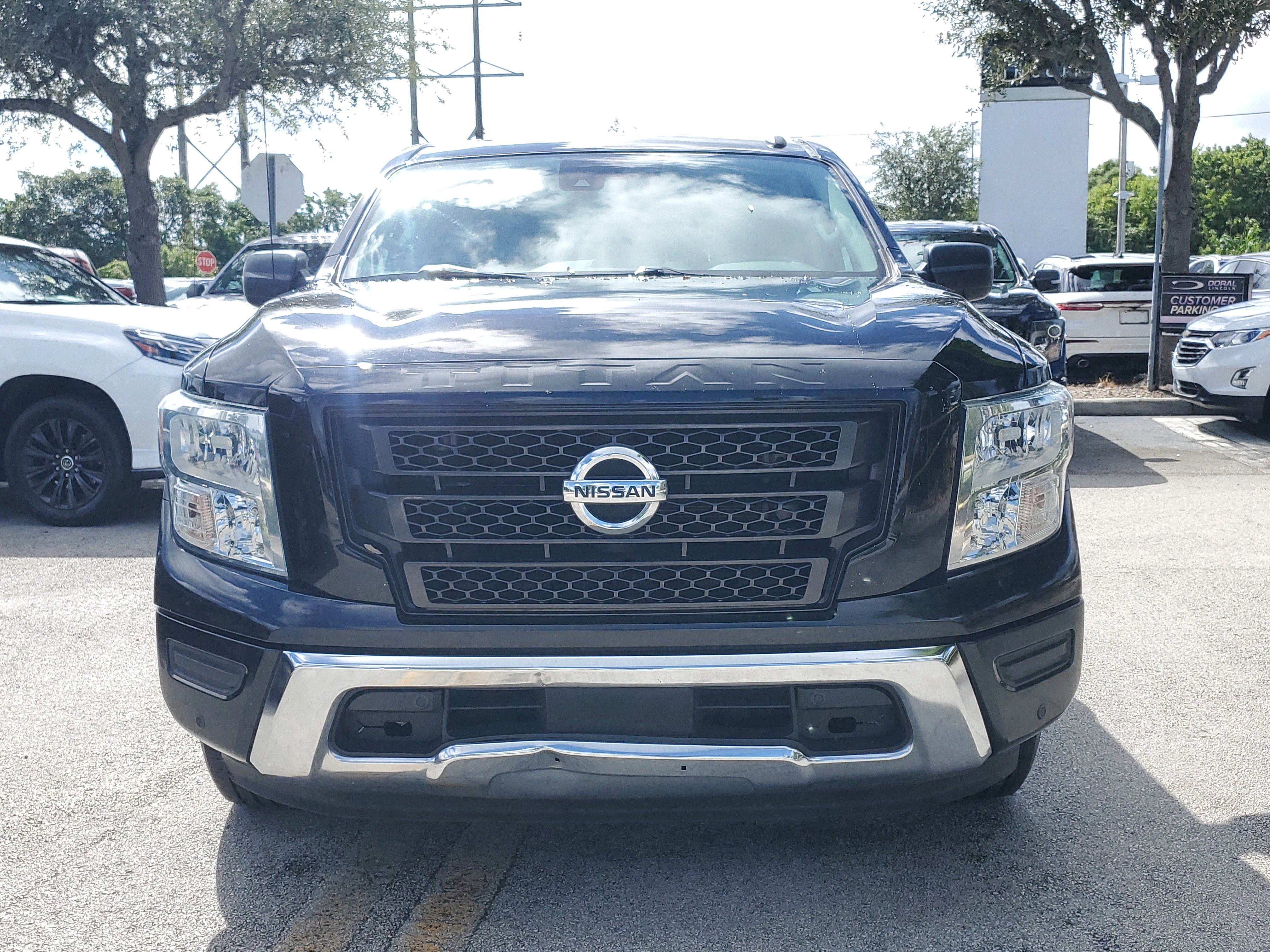 Used 2021 Nissan Titan SV w/ SV Convenience Package RWD image 2