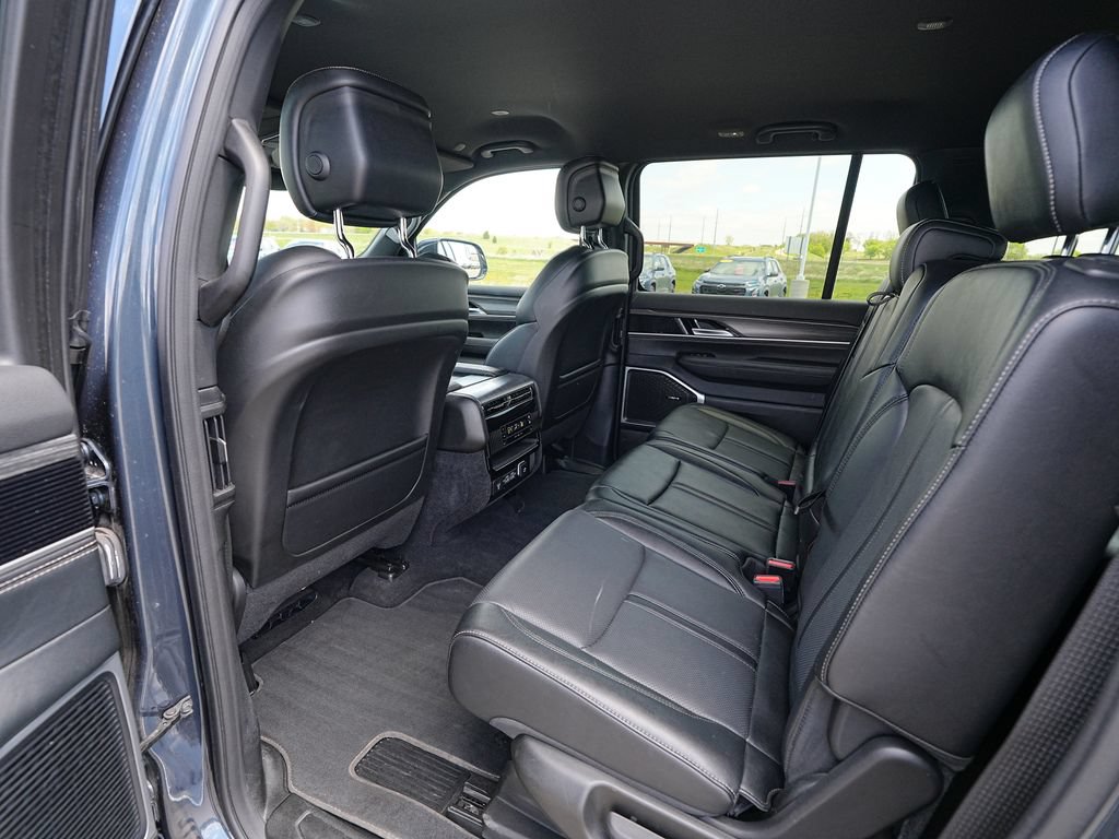 Used 2024 Jeep Wagoneer L Series III w/ Flexible Seating Group AWD/4WD image 18