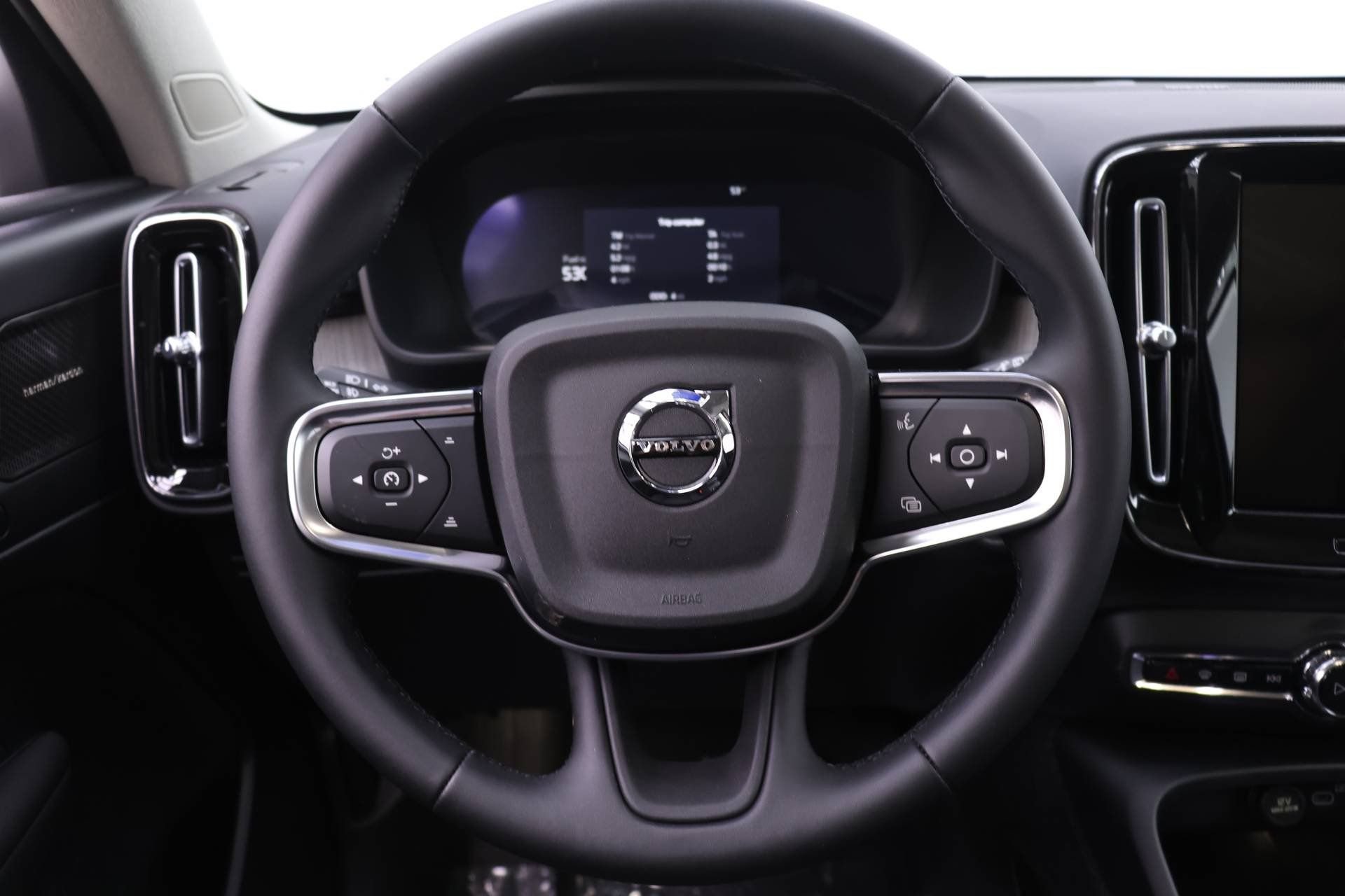 New 2026 Volvo XC40 B5 Plus w/ Protection Package Premier AWD/4WD image 14