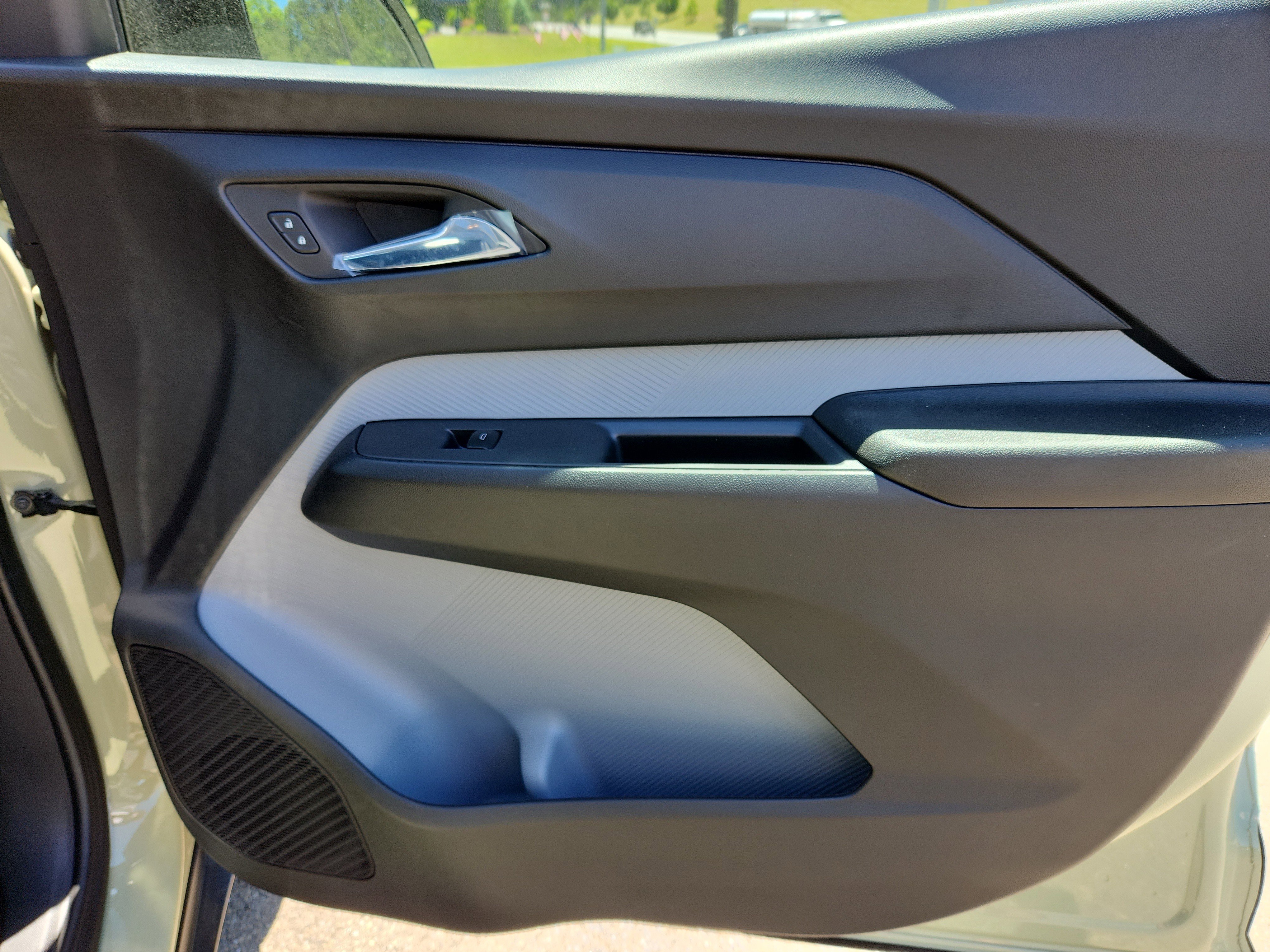 New 2027 Chevrolet Bolt LT w/ Comfort Package FWD image 24