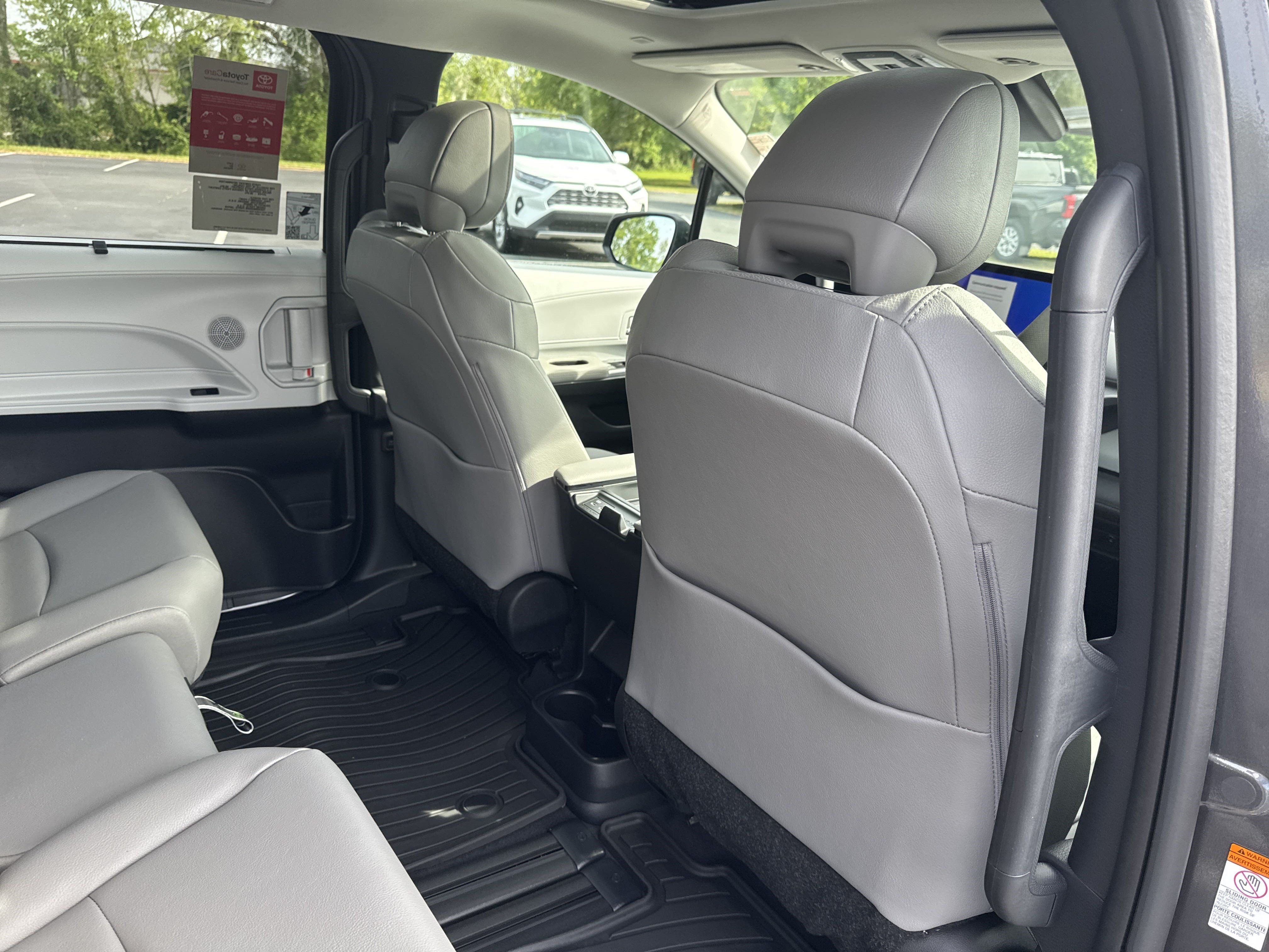 New 2025 Toyota Sienna XLE FWD image 32