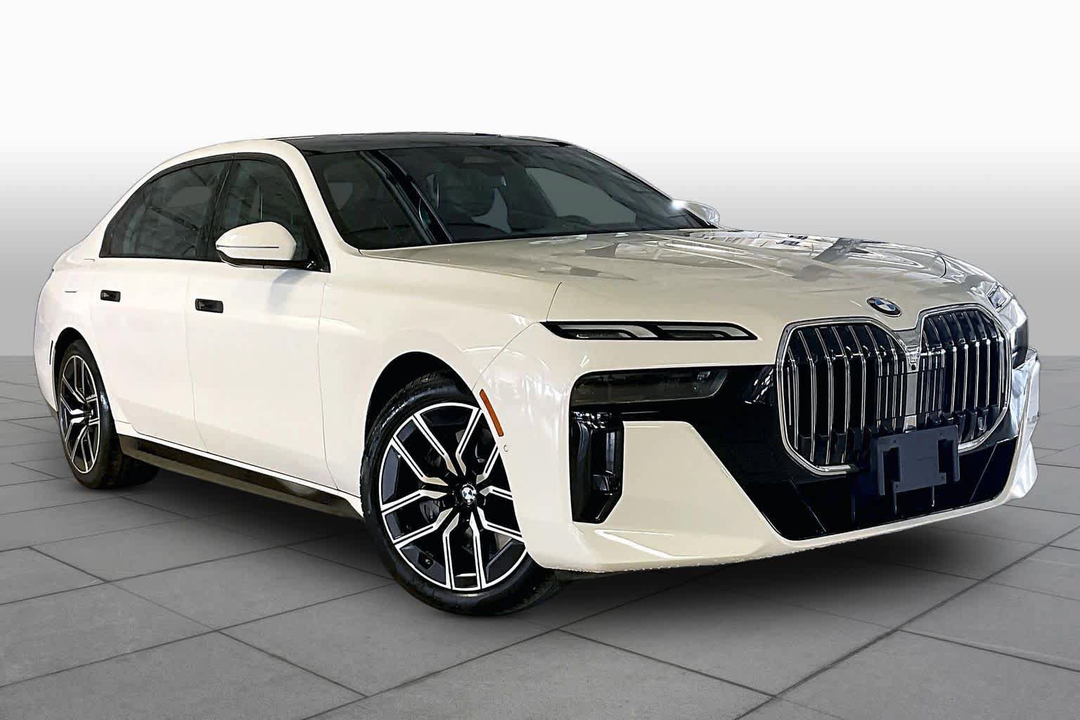 Used 2025 BMW 740i xDrive AWD/4WD image 2