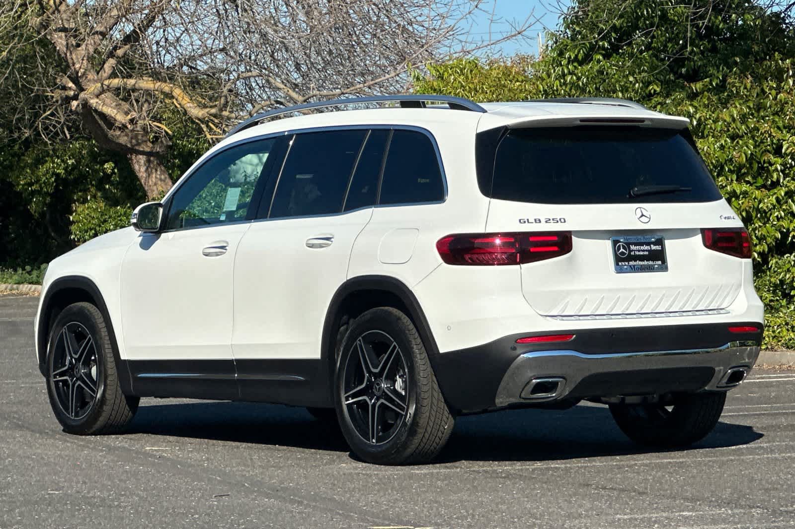 New 2026 Mercedes-Benz GLB 250 4MATIC image 5