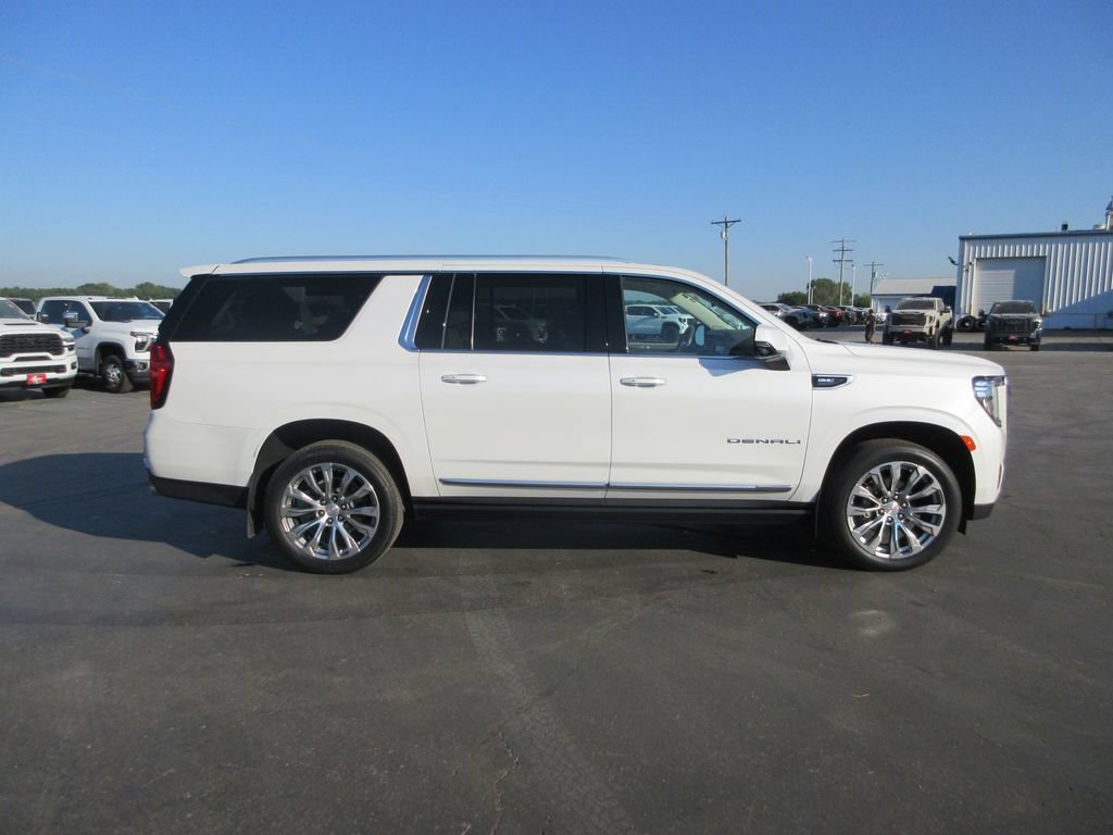 Used 2023 GMC Yukon XL Denali AWD/4WD image 5