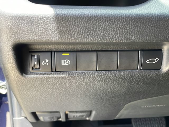 Used 2022 Toyota RAV4 XLE Premium AWD/4WD image 27
