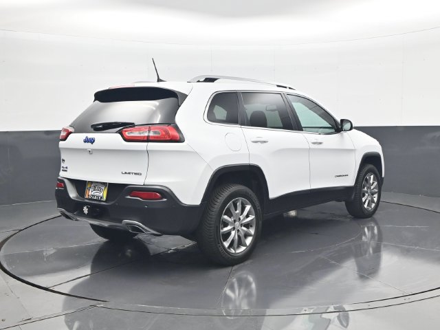 Used 2017 Jeep Cherokee Limited w/ Luxury Group AWD/4WD image 5