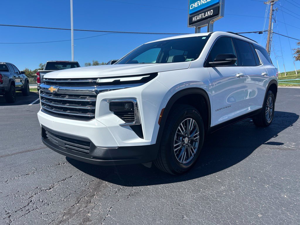 Used 2025 Chevrolet Traverse LT