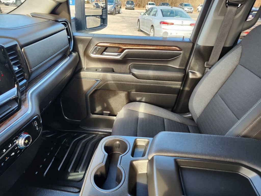 Used 2024 GMC Sierra 3500 SLE w/ SLE Convenience Package image 16