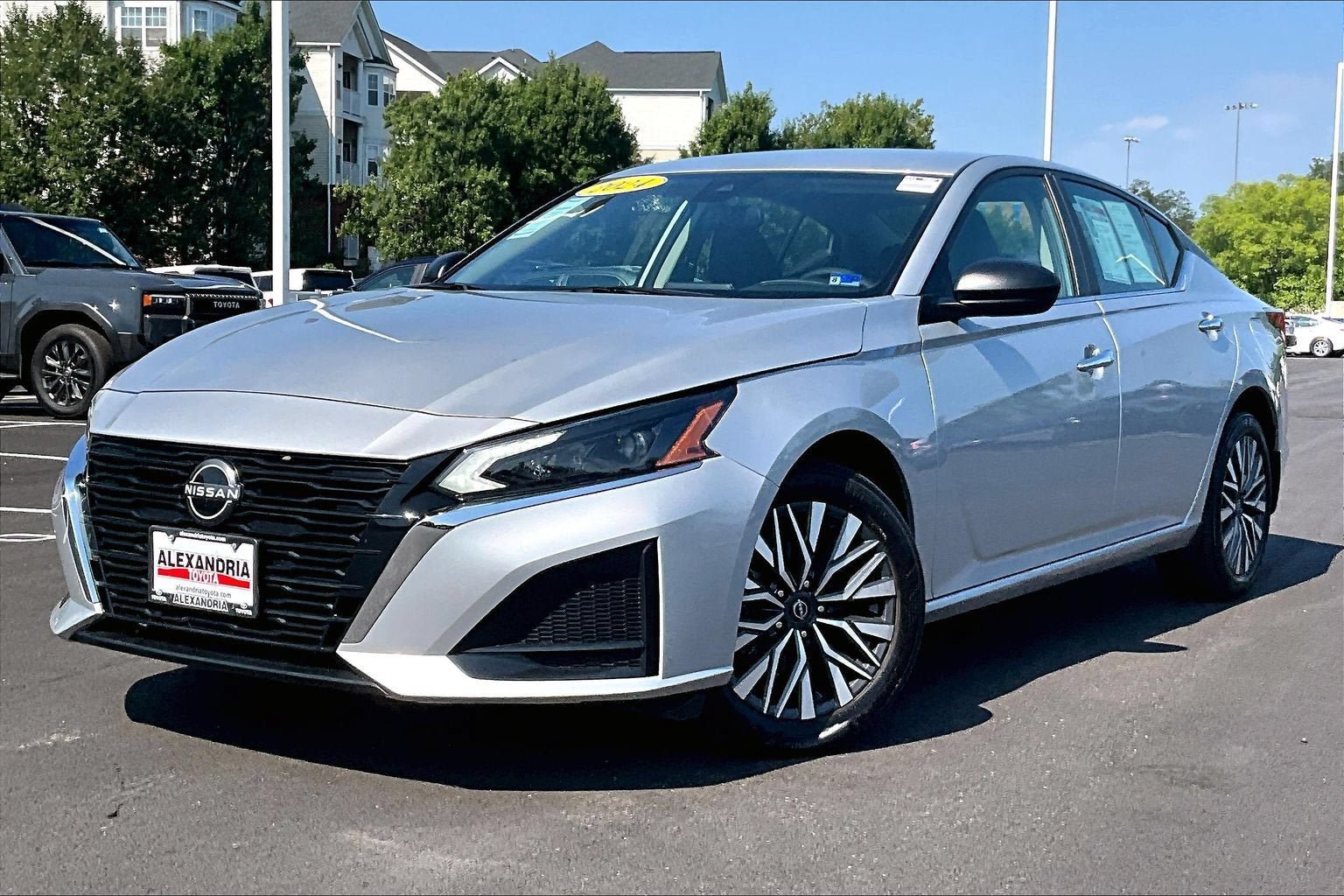 Used 2024 Nissan Altima 2.5 SV