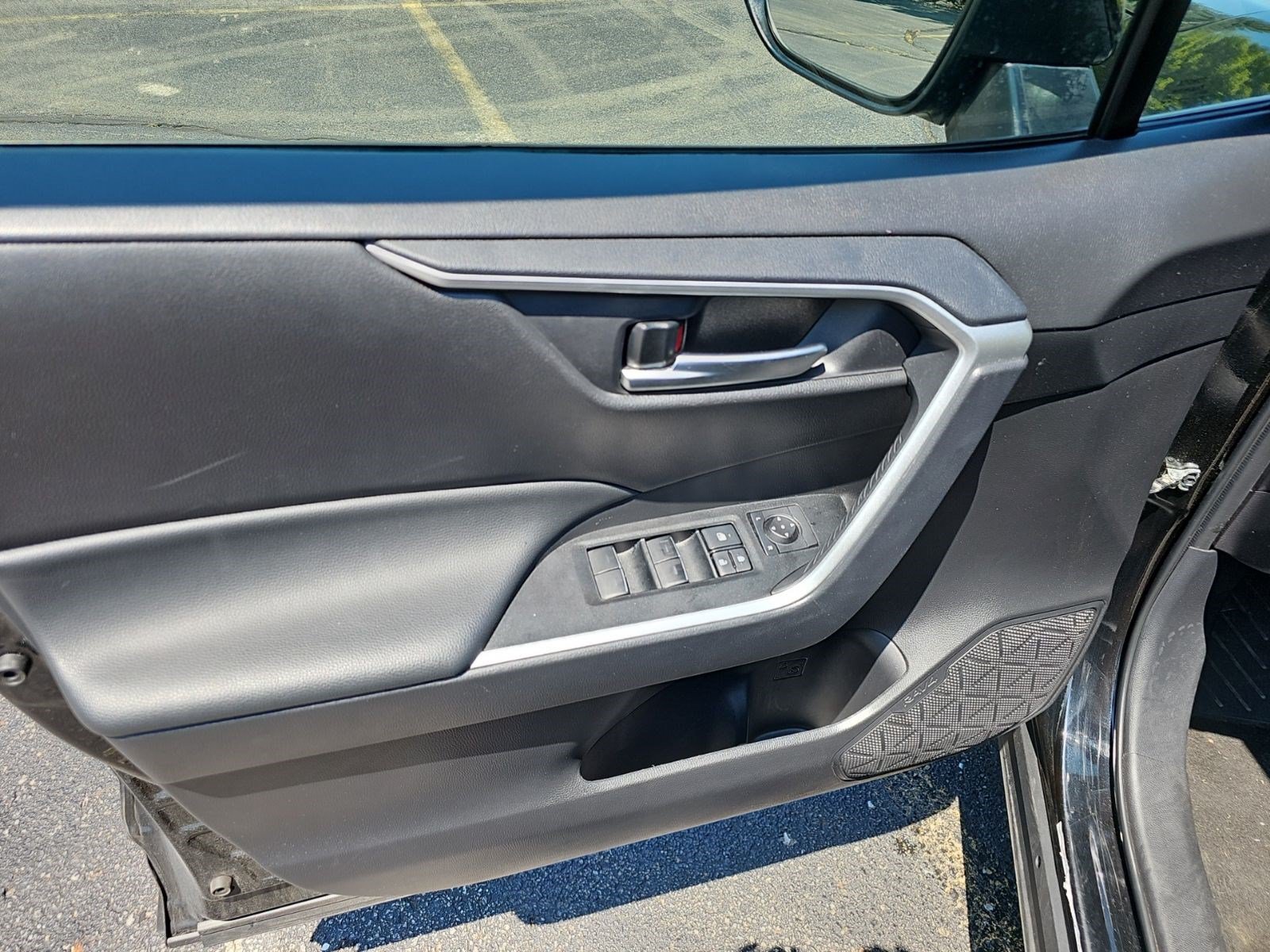 Used 2025 Toyota RAV4 XLE AWD/4WD image 20