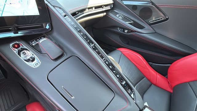 Used 2024 Chevrolet Corvette Stingray Premium Conv w/ Z51 Performance Package RWD image 30