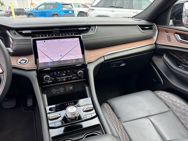 Used 2025 Jeep Grand Cherokee Summit w/ Obsidian Package AWD/4WD image 12