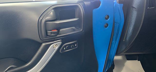 Used 2012 Jeep Wrangler Unlimited Sahara w/ Connectivity Group image 12