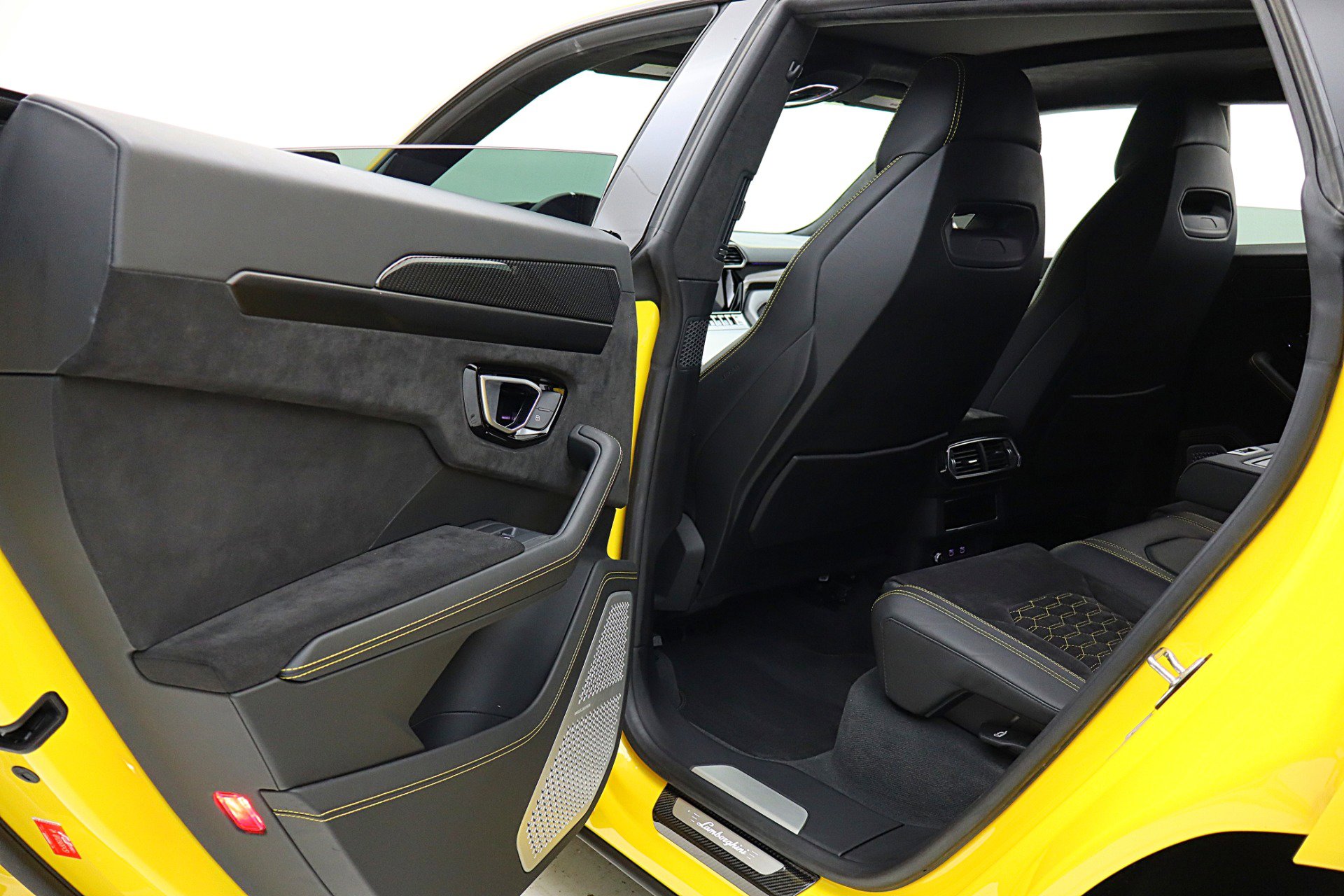 Used 2022 Lamborghini Urus image 46