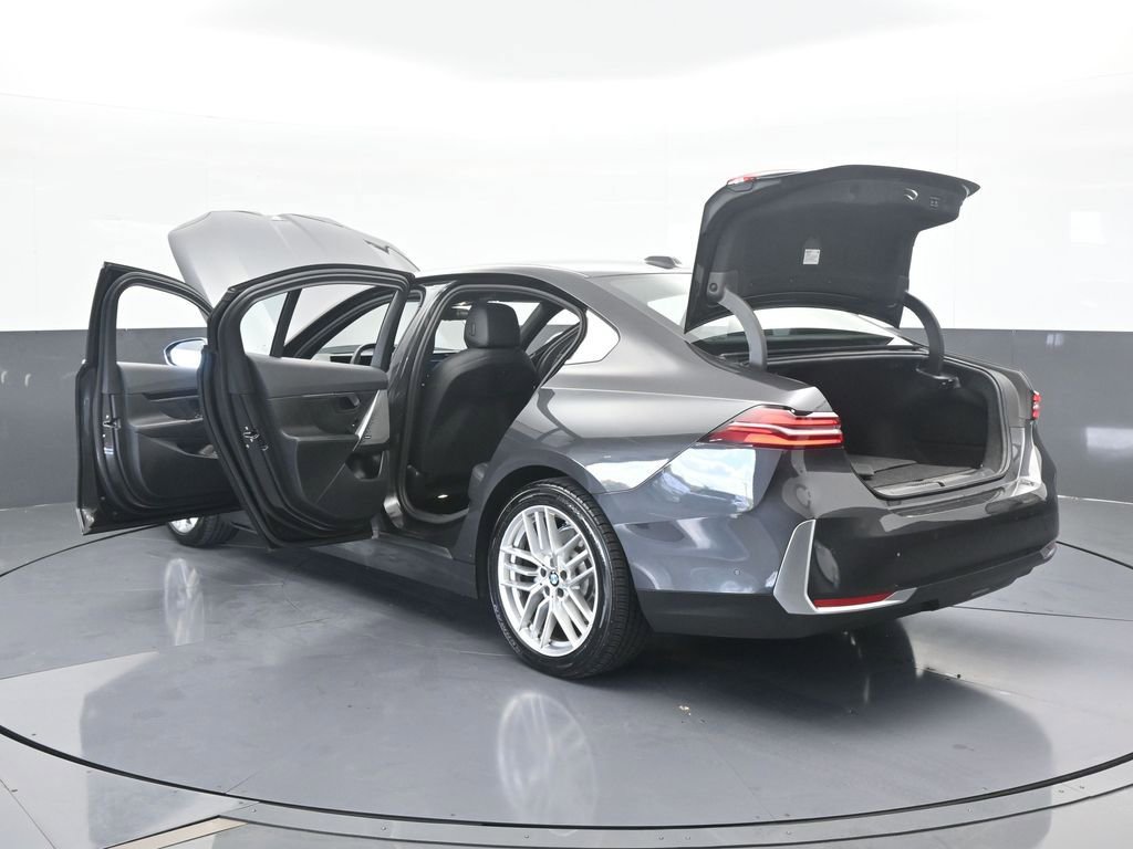 Used 2024 BMW 530i xDrive image 92