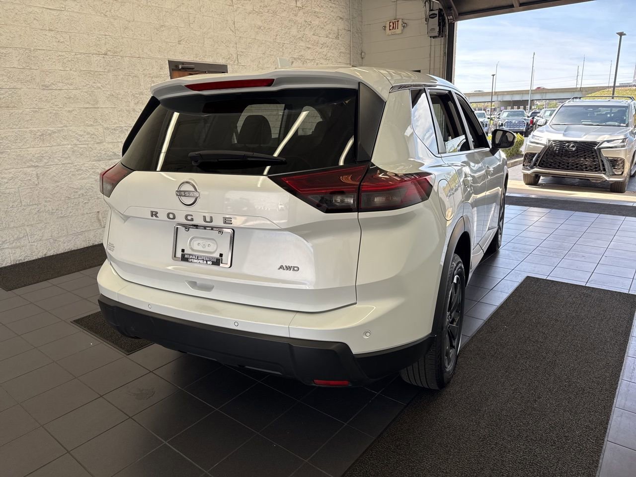 Used 2025 Nissan Rogue SV image 7
