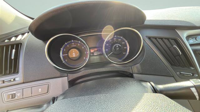 Used 2011 Hyundai Sonata GLS image 12
