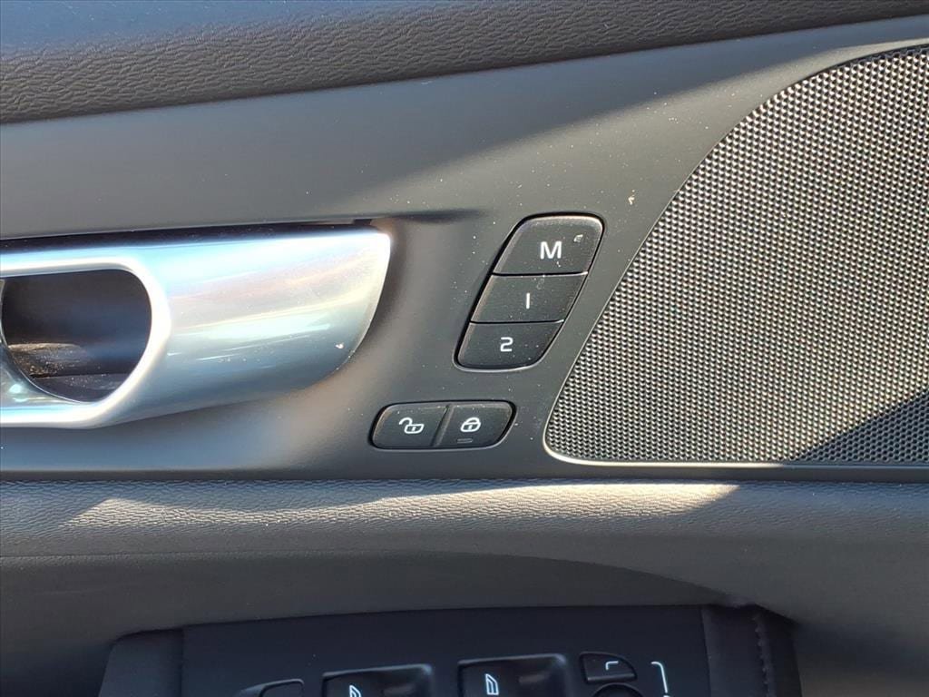 Certified 2025 Volvo S60 B5 Core AWD/4WD image 16