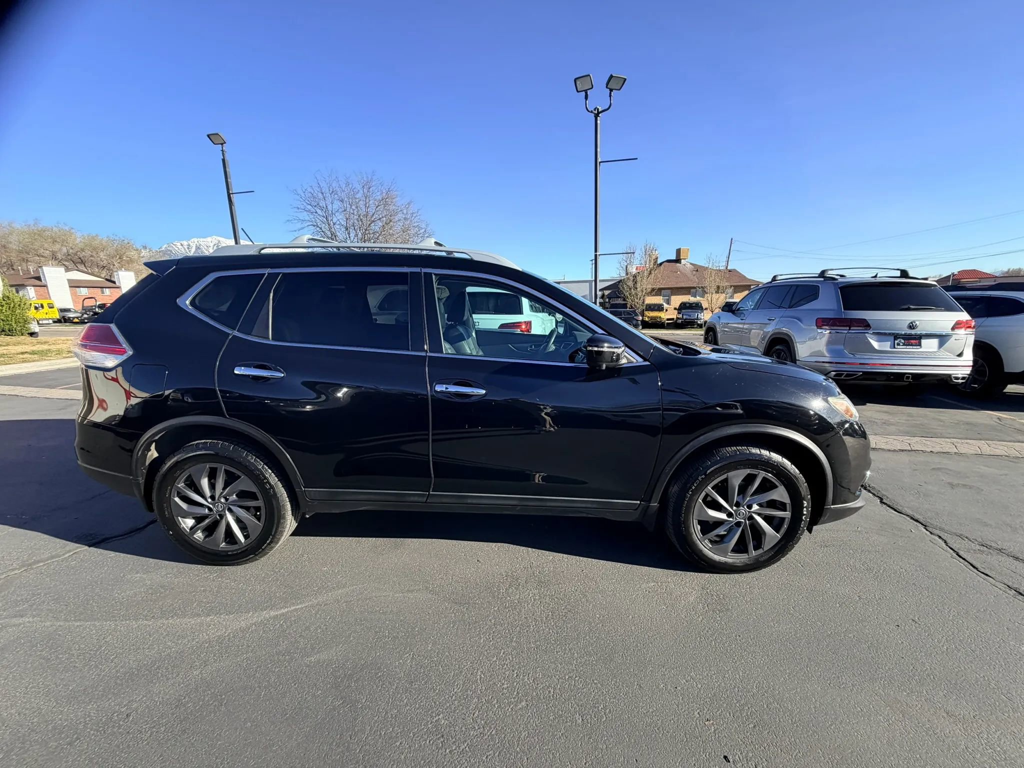 Used 2016 Nissan Rogue SL w/ SL Premium Package image 3