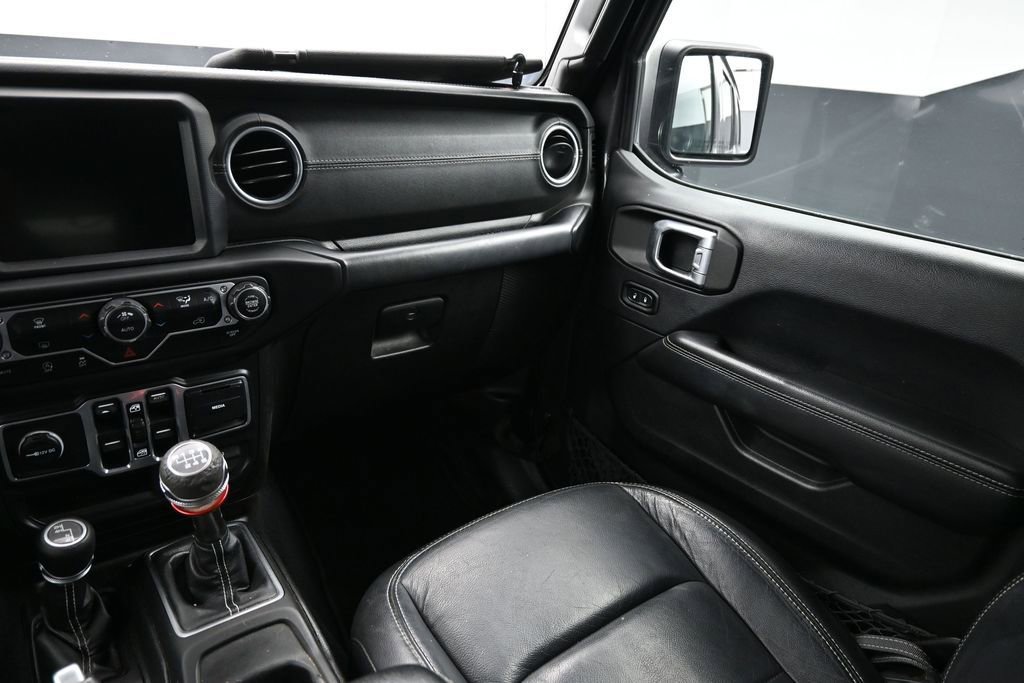 Used 2018 Jeep Wrangler Unlimited Sahara AWD/4WD image 14