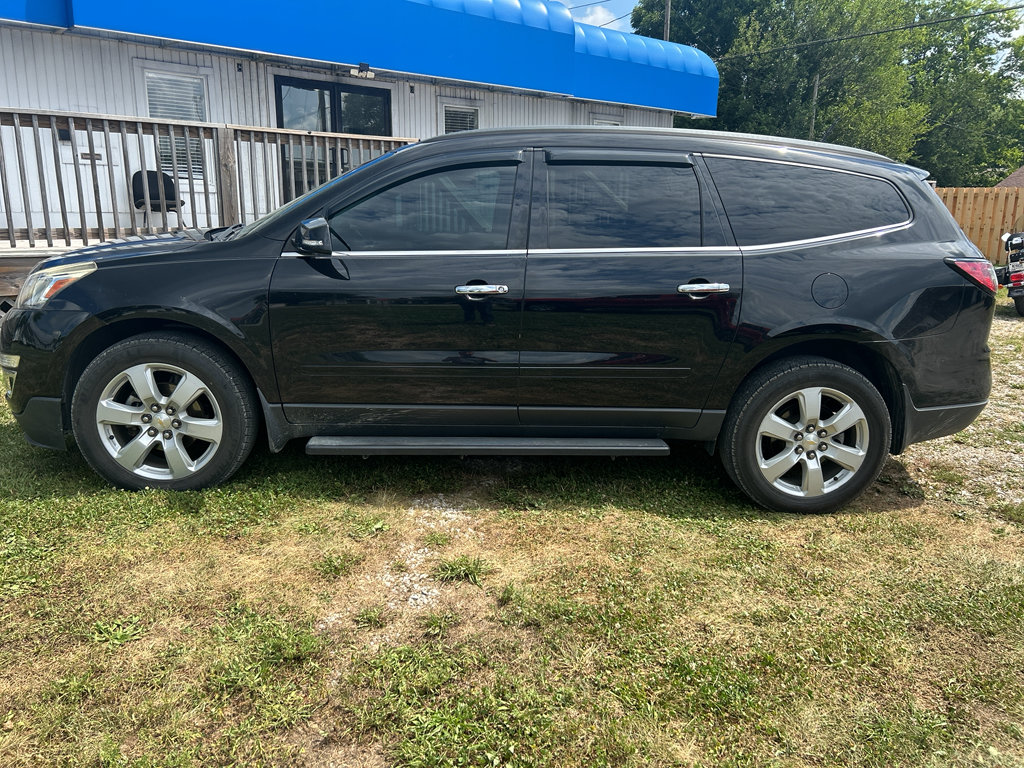 Used 2017 Chevrolet Traverse LT w/ Style and Technology Package FWD image 4