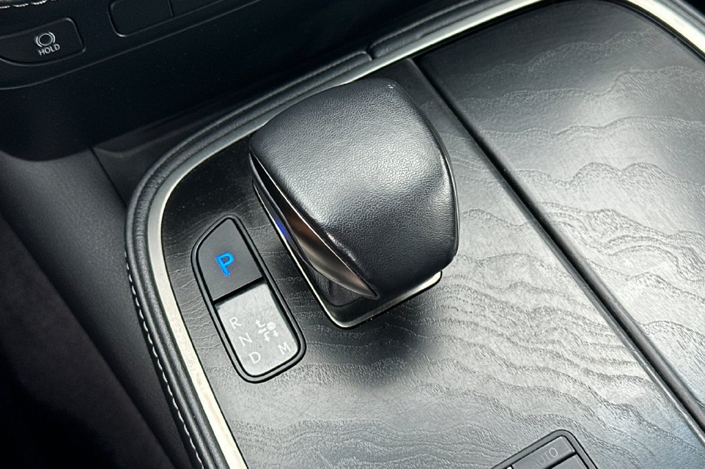 Used 2023 Lexus LS 500 w/ Accessory Package (Z1) RWD image 23