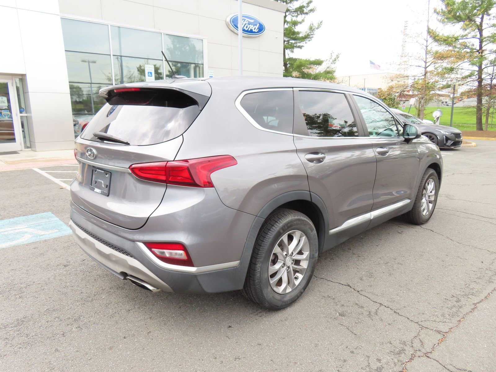 Used 2020 Hyundai Santa Fe SE image 5