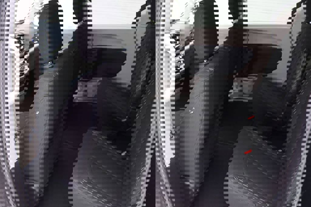 Used 2023 Chrysler Voyager LX image 11