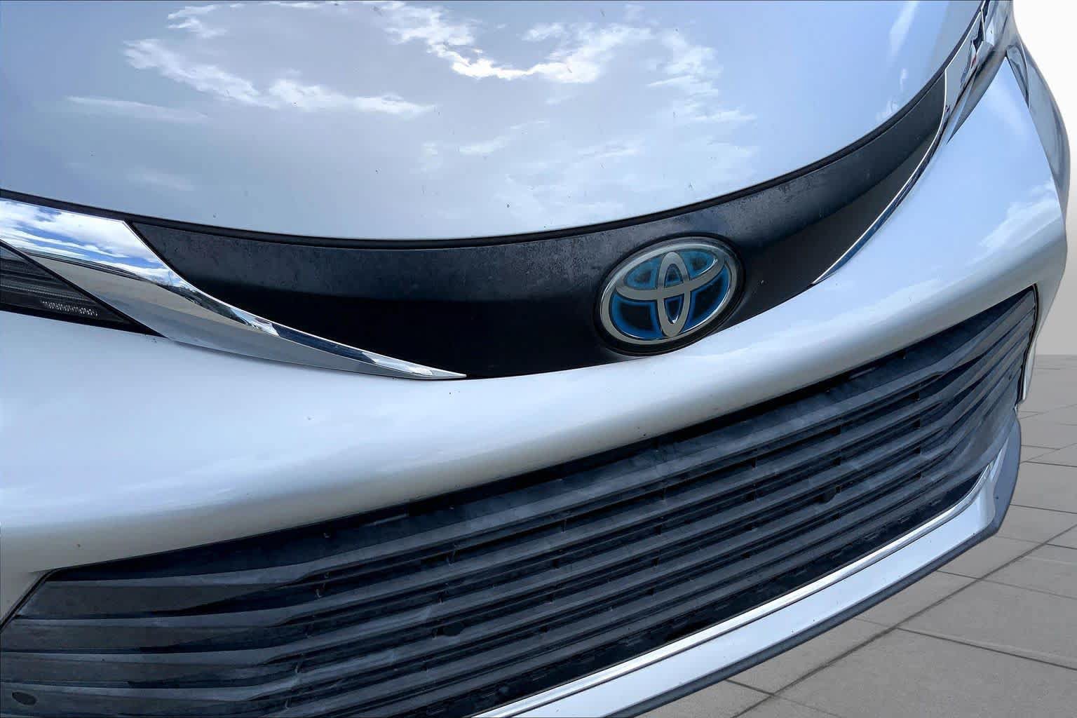 Used 2021 Toyota Sienna XLE FWD image 30
