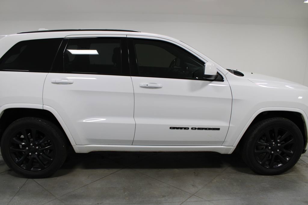 Used 2020 Jeep Grand Cherokee Altitude image 11