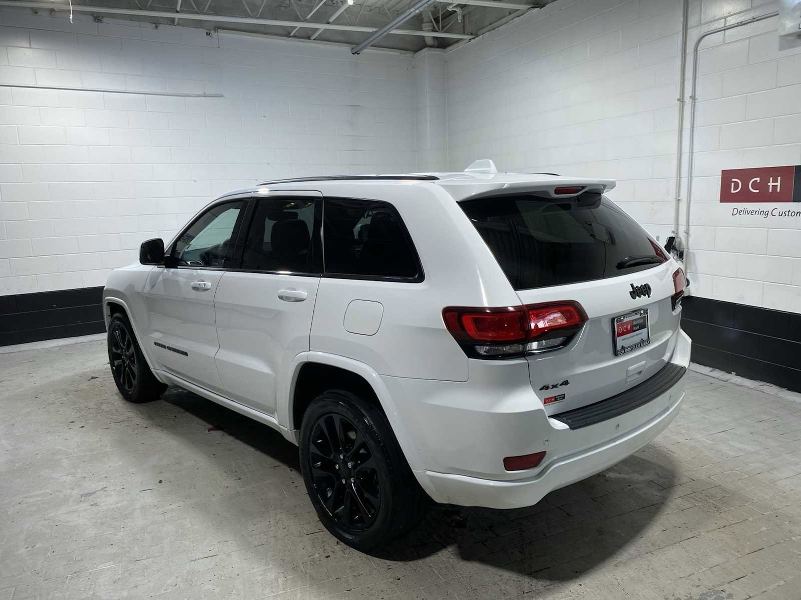 Used 2020 Jeep Grand Cherokee Altitude image 4
