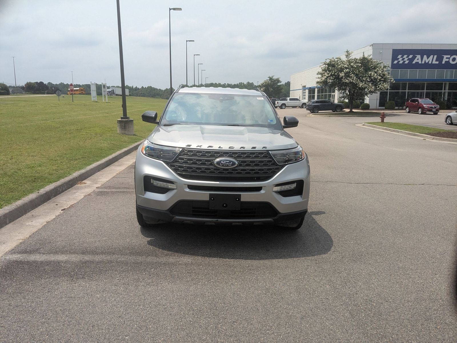 Used 2023 Ford Explorer XLT w/ Equipment Group 202A AWD/4WD image 8