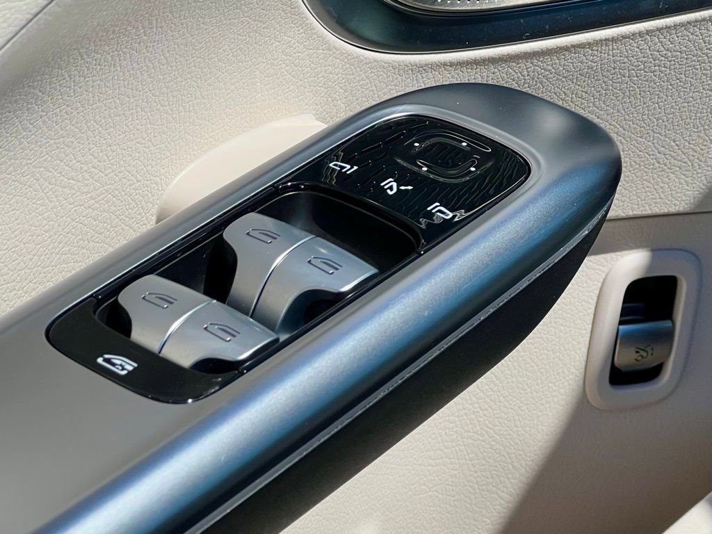 Certified 2023 Mercedes-Benz C 300 4MATIC Sedan image 37