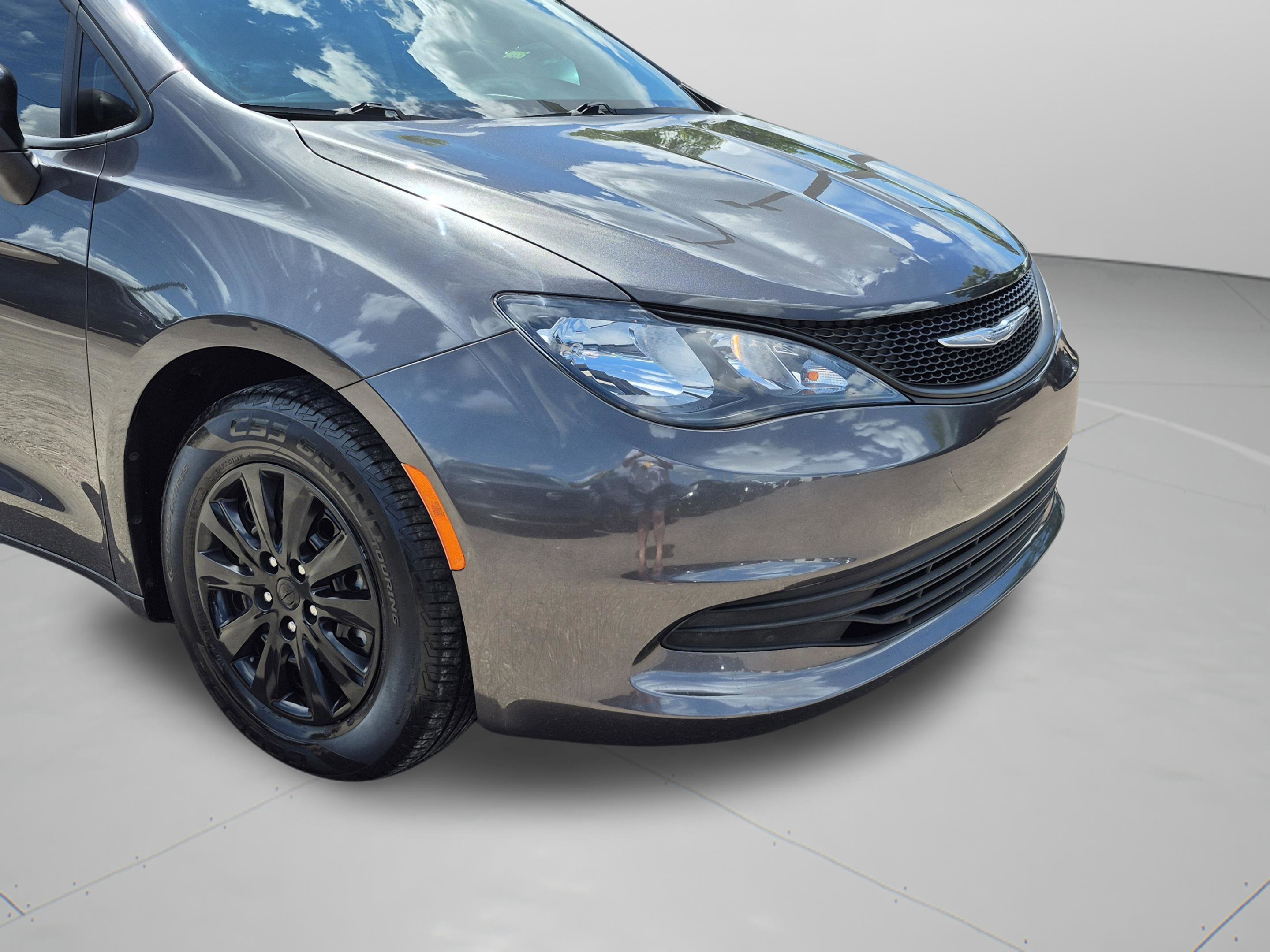 Used 2018 Chrysler Pacifica L image 34