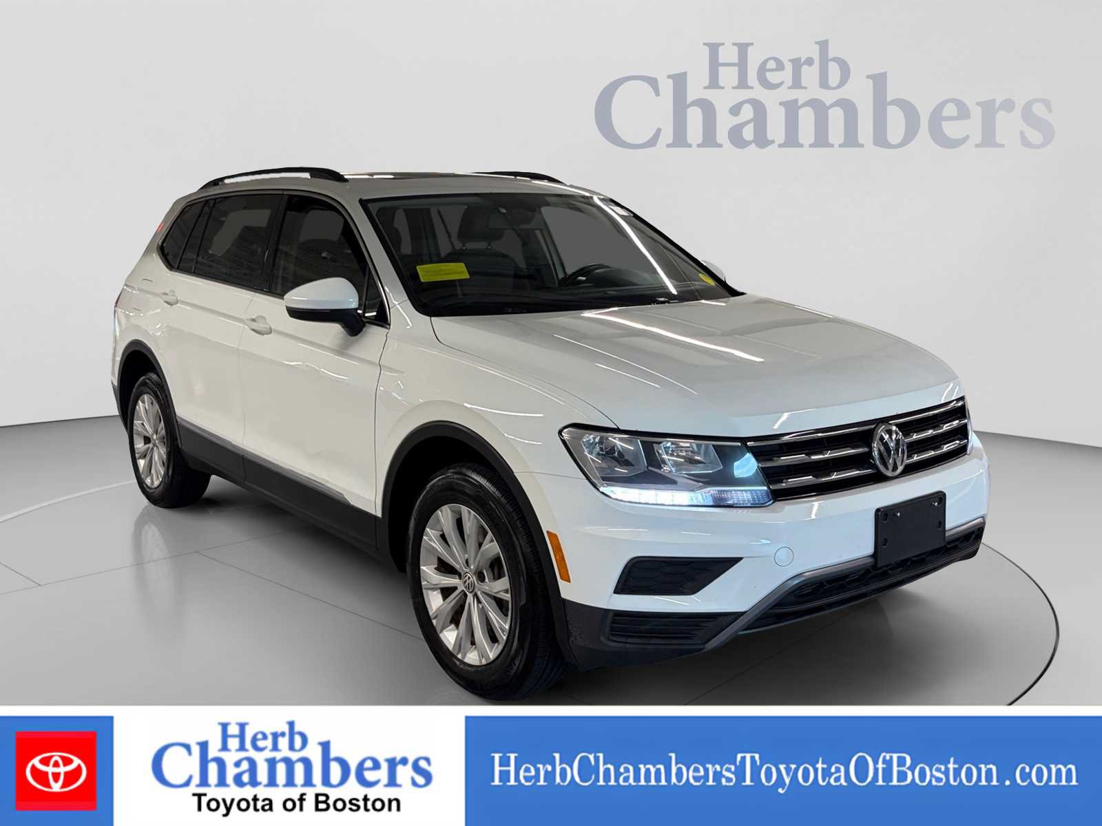 Used 2018 Volkswagen Tiguan SE w/ Panoramic Sunroof Package