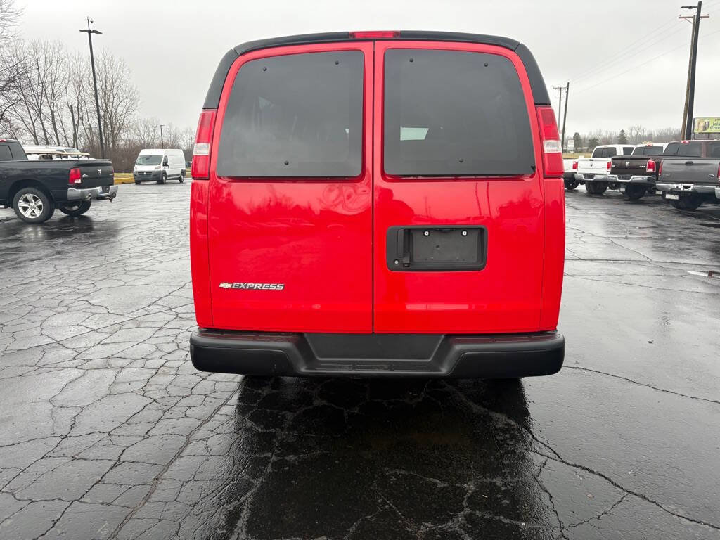 Used 2020 Chevrolet Express 3500 LS image 5