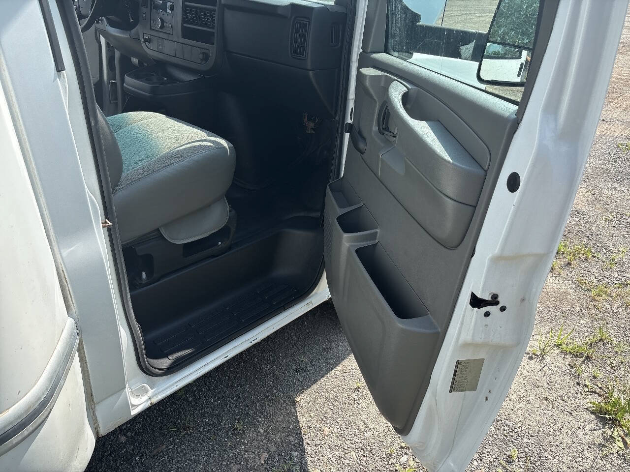 Used 2014 Chevrolet Express 3500 Extended RWD image 20