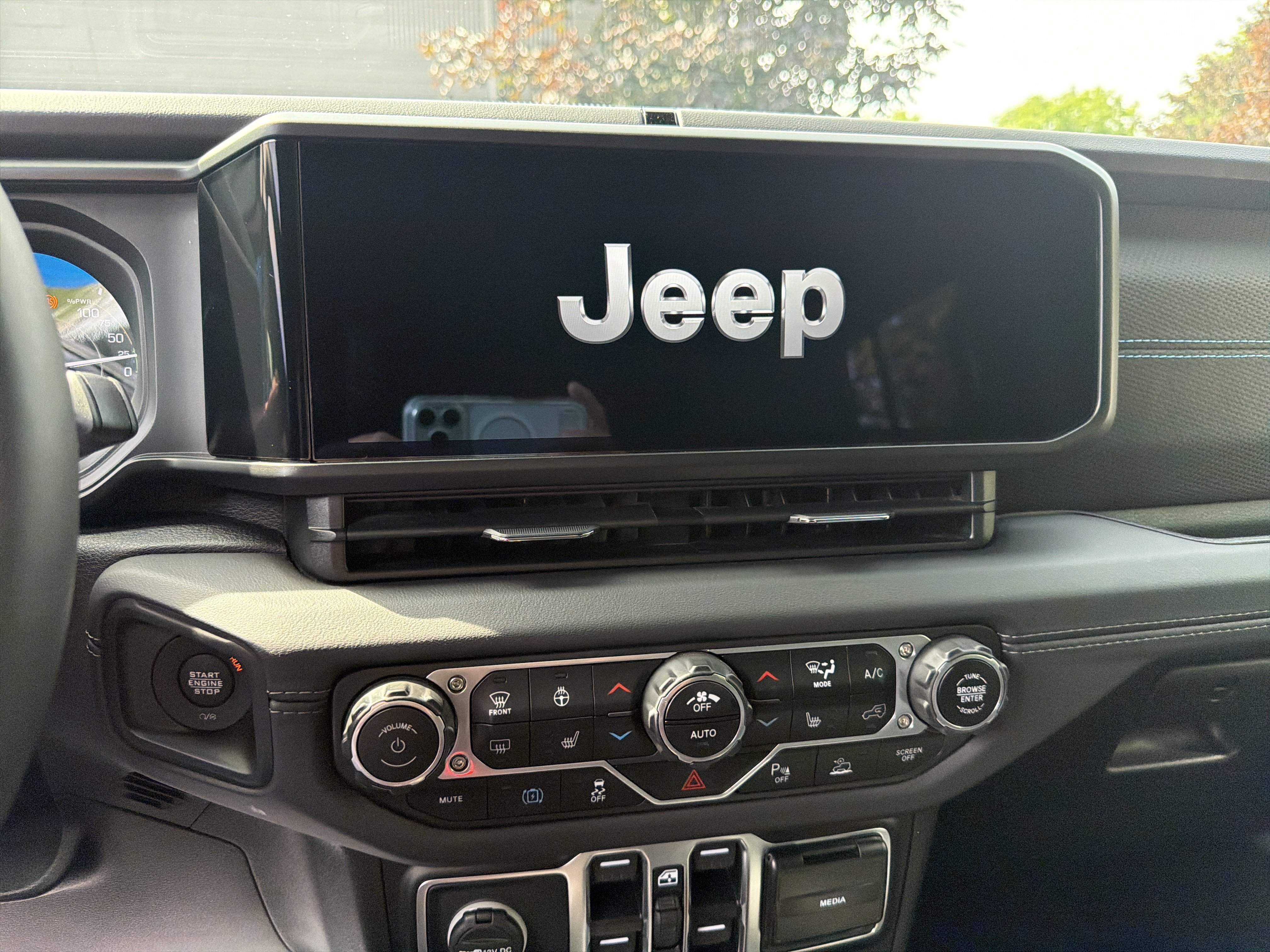 Certified 2025 Jeep Wrangler Unlimited Rubicon 4xe AWD/4WD image 22
