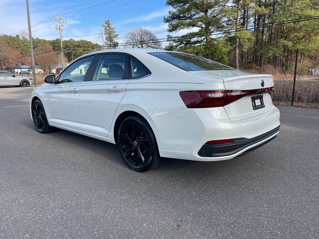 Used 2025 Volkswagen Jetta SE image 11
