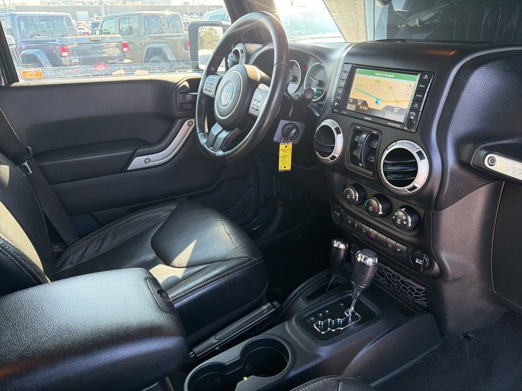 Used 2016 Jeep Wrangler Unlimited Rubicon w/ Connectivity Group image 27