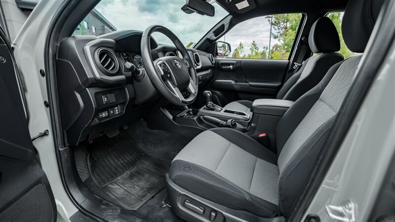 Used 2022 Toyota Tacoma TRD Off-Road w/ Technology Package RWD image 19