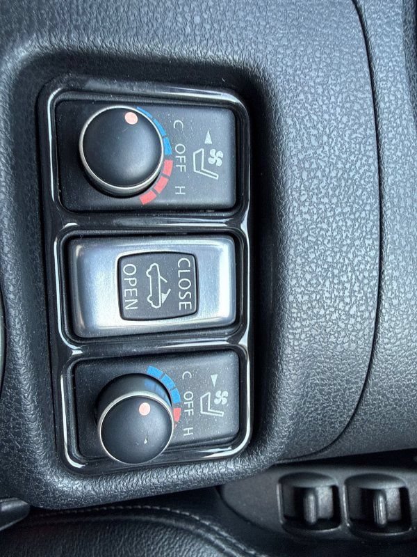Used 2010 Nissan 370Z Touring RWD image 23