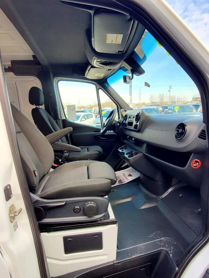 Used 2019 Freightliner Sprinter 2500 w/ Driver Convenience Package image 17