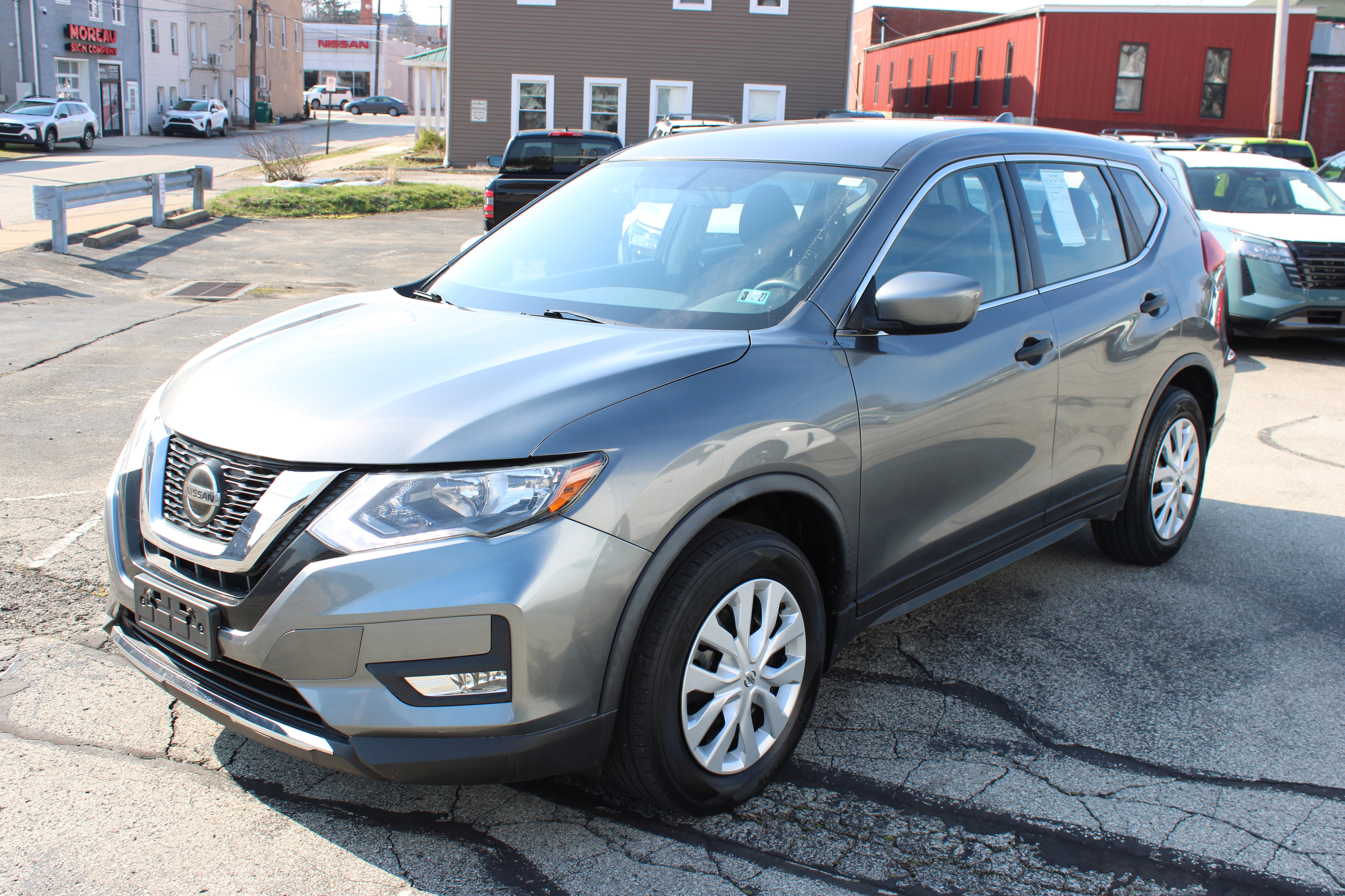 Used 2018 Nissan Rogue S image 1