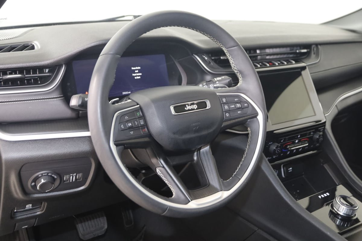 Used 2024 Jeep Grand Cherokee L Altitude AWD/4WD image 6