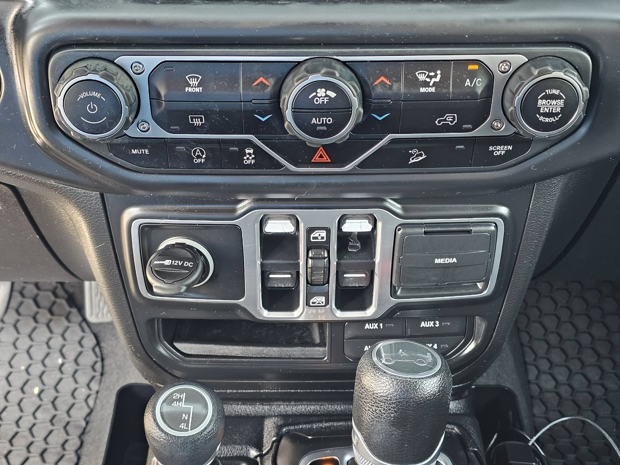 Used 2018 Jeep Wrangler Unlimited Sport S AWD/4WD image 28