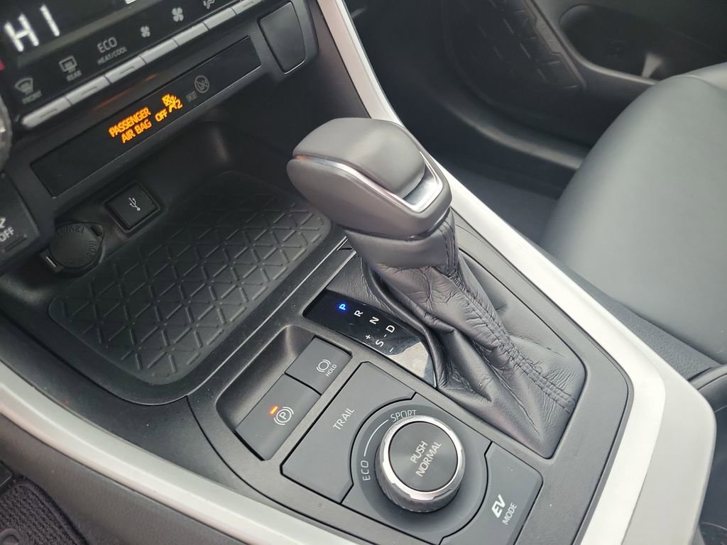 Certified 2021 Toyota RAV4 XLE Premium image 27