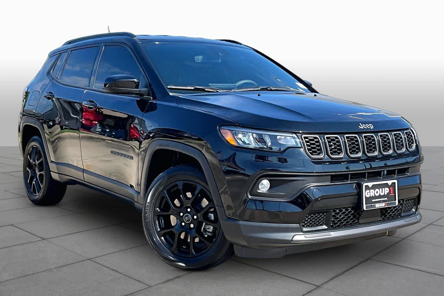 Used 2025 Jeep Compass Latitude w/ Altitude Special Edition AWD/4WD image 3