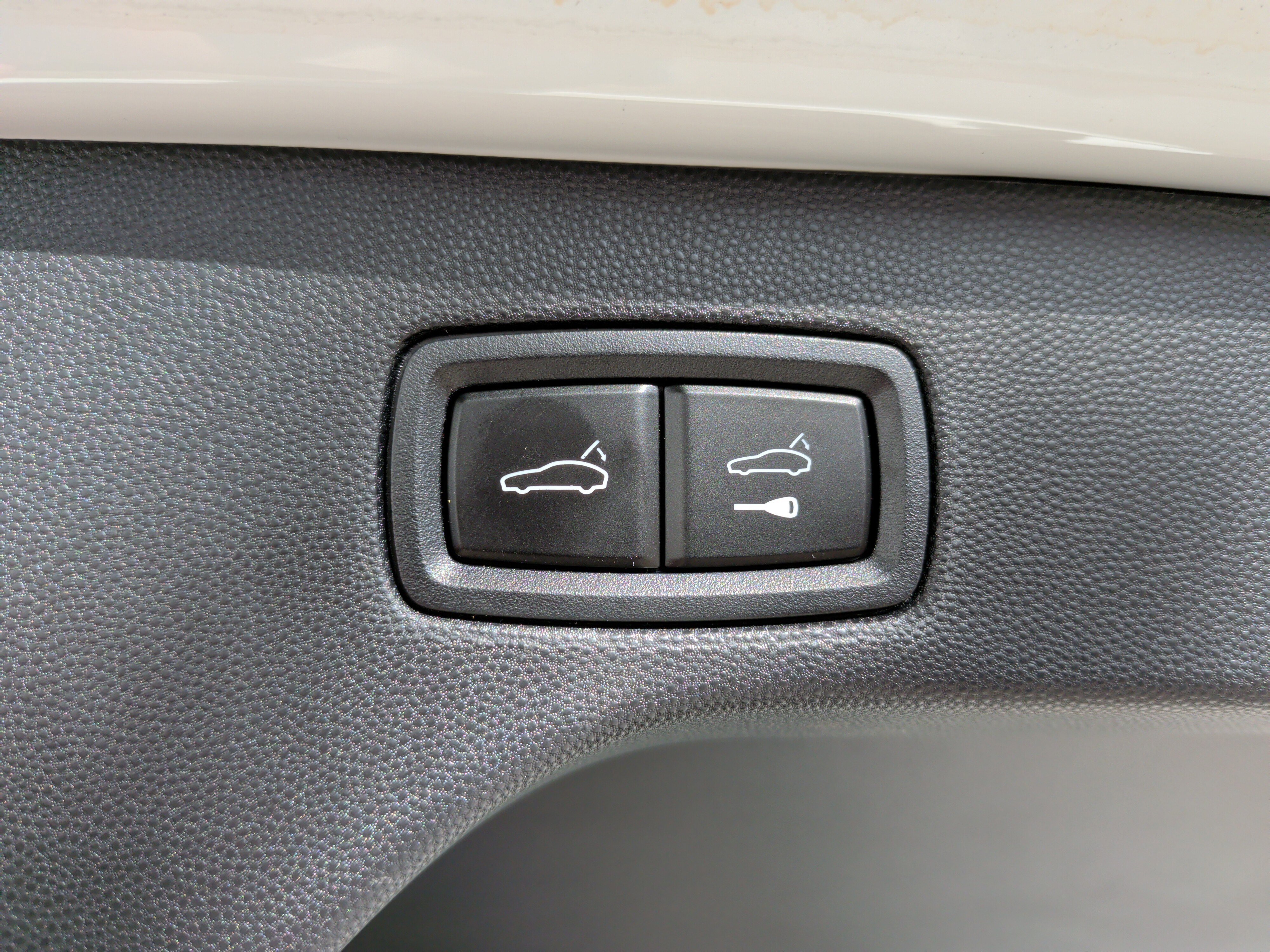 Used 2024 Porsche Macan 4 Electric AWD/4WD image 38